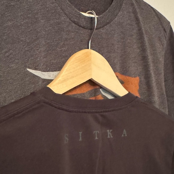Men’s Sitka Gear Small Tshirt Logo Tees Set of 2 - Picture 4 of 4